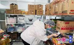 设想形式多样的勾当：小班通过不雅本《细菌大